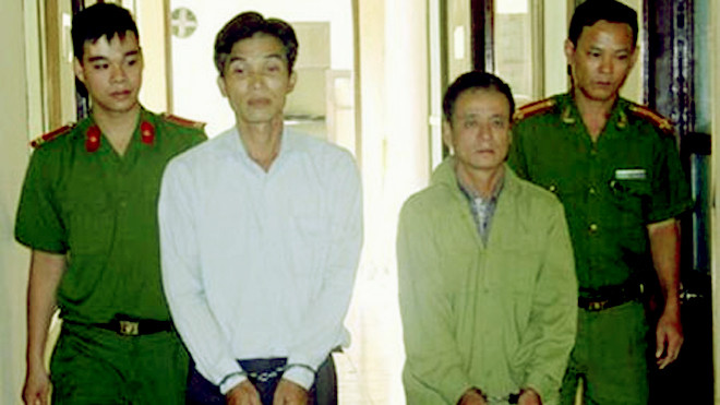 Ông Cao Văn Vượng (áo trắng), Trưởng trạm y tế xã Điền Thượng, huyện Bá Thước - Thanh Hóa