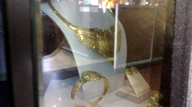 Một số nữ trang sót lại trong quầy hàng SJC Minh Khai. Ảnh: Quốc Thắng