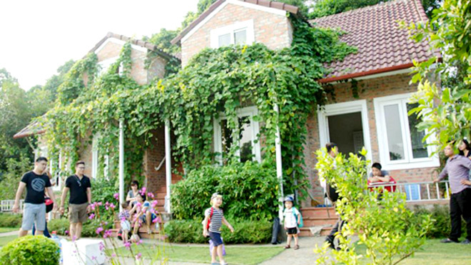 Gần đây, nhiều trang trại, nhà vườn dành để kinh doanh có quy mô nhỏ khá phát triển ở một số địa bàn ngoại thành