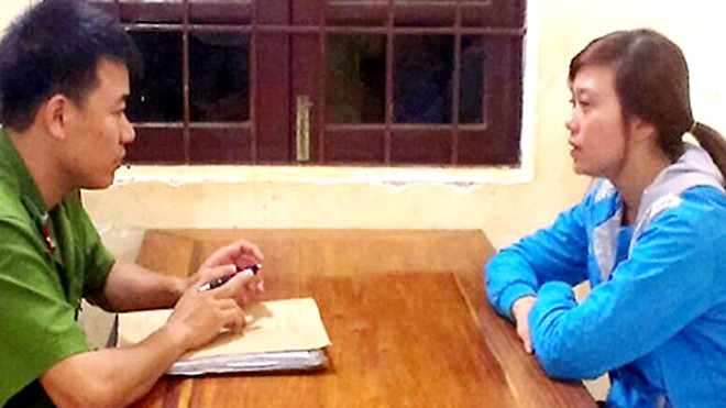 Tuyền tỏ ra khá rụt rè, không ngừng khóc khi đến trình diện. Ảnh: Kh.Uyên