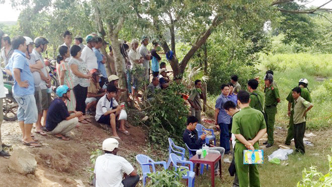 Sáng 12/10, nhà chức trách khám nghiệm hiện trường làm rõ nguyên nhân nam sinh thiệt mạng