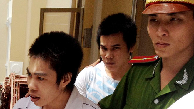 Đức Anh (trái) đến tòa sáng 8/10