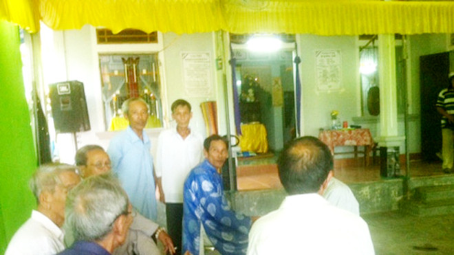 Đám tang của đôi vợ chồng xấu số - Ảnh: B.N.L