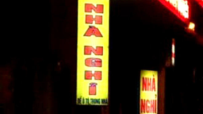 Truy tìm cô gái đi cùng cán bộ bị giết trong nhà nghỉ