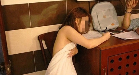 Bắt quả tang 5 đôi nam nữ đang mua bán dâm tại nhà nghỉ