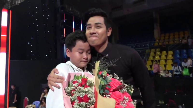 Showbiz 27/10: Lưu Thiên Hương lên tiếng về sự cố của MC Nguyên Khang