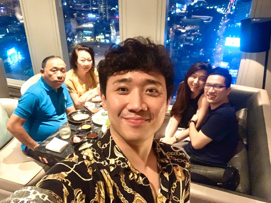 Hari Won không dự sinh nhật mẹ chồng, Trấn Thành nói gì?