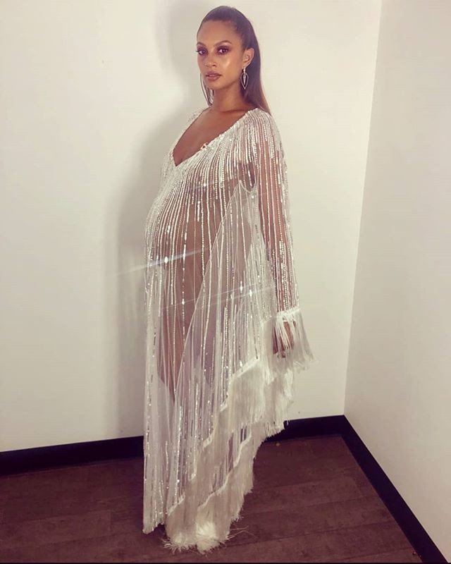 Showbiz 7/10: Giám khảo Britain's Got Talent mặc xuyên thấu khi mang bầu gây sốc