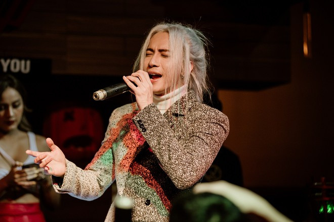 Ca sĩ ST.Sơn Thạch.