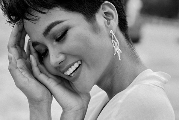 Showbiz 2/10: H’Hen Niê nói gì khi vướng tin đồn mang thai? 