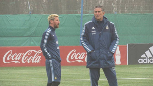 Messi và HLV Bauza đang gặp dư luận lùm xùm sau thất bại của đội tuyển.