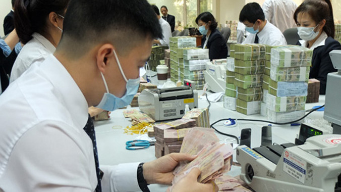 Nhân viên ngân hàng cho rằng công việc hiện nay quá áp lực và đầy rủi ro. Ảnh minh họa: Thanh Lan.