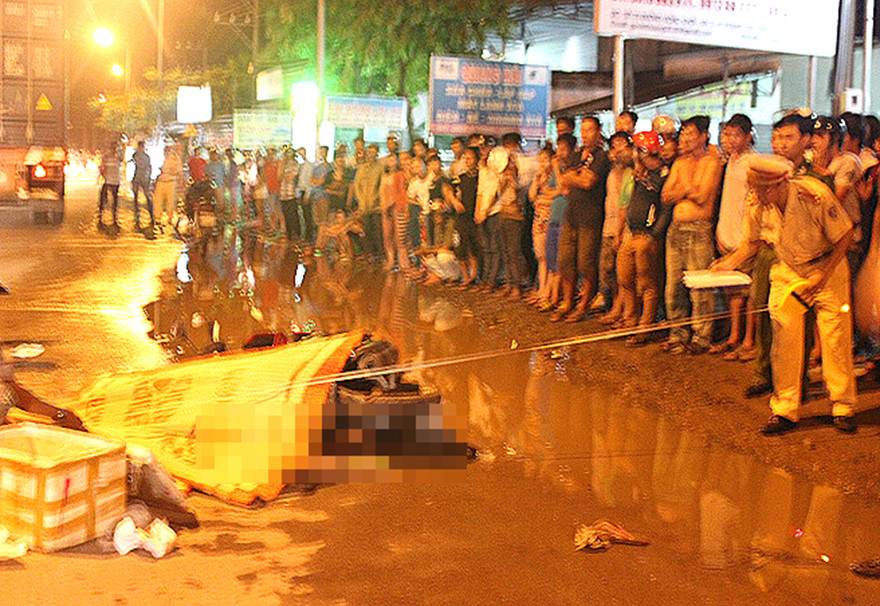 Hiện trường vụ tai nạn thương tâm khiến 3 người trong một gia đình chết thảm.