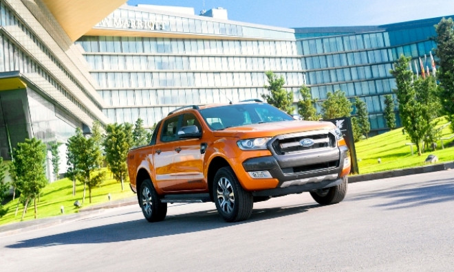 Ford Ranger tung bản 2015, giá tăng nhẹ