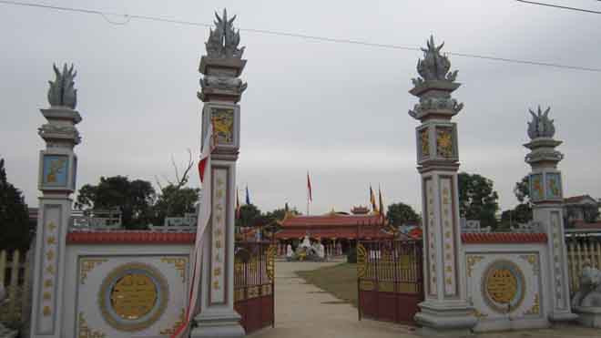 Khu di tích lịch sử đền thờ và lăng mộ Lê Trung Giang (xã Hoằng Ngọc, huyện Hoằng Hóa, Thanh Hóa)- nơi Cty Hiển Vinh tổ chức gặp gỡ, ký hợp đồng, cấp giấy chứng nhận cổ phiếu hồi tháng 10/2013. Ảnh: Hoàng Lam