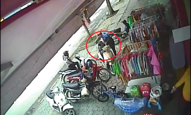 Ảnh cắt từ video từ siêu thị thời trang Mẹ & Bé.