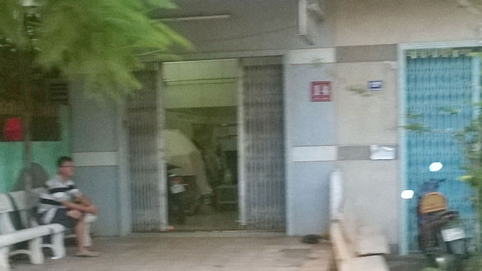 Dãy nhà nơi có shop Th.Th của gia đình T.