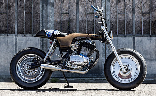 Ý tưởng về một chiếc Honda "Mad Dax" cỡ lớn nảy sinh trong đầu Karl khi anh "lục" được "xác" xe XLS 500 ở bên trong garage cũ của mình.