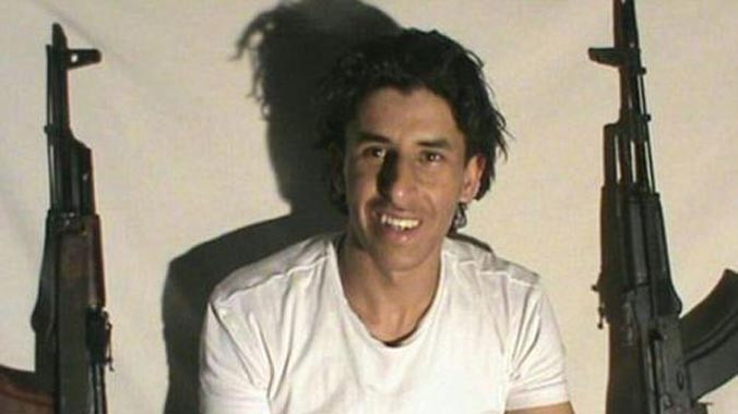 Khuôn mặt kẻ giết người máu lạnh được IS công khai trên mạng Ảnh: Daily Mail.