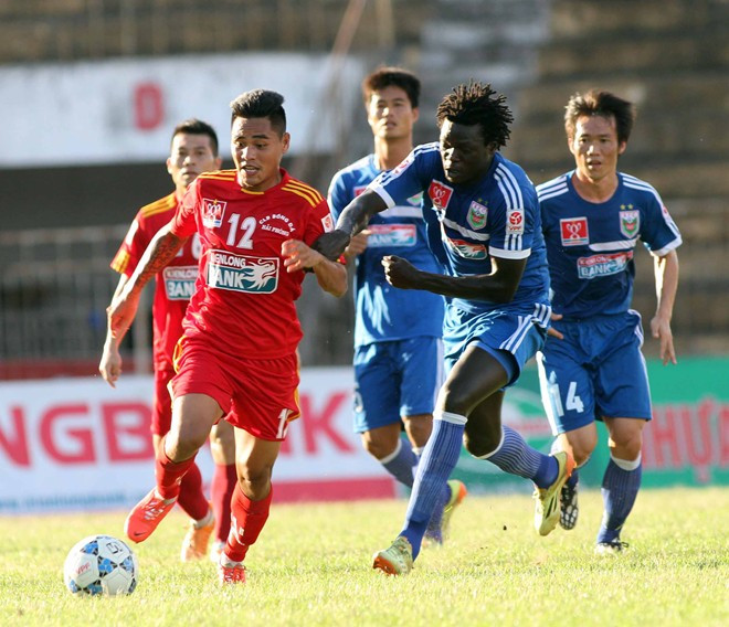 Trận Hải Phòng và B.Bình Dương. Ảnh: Zing