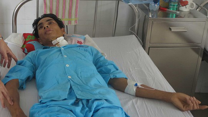 Nạn nhân Bảy đã được cứu sống sau khi bị vỏ chai đâm xuyên cổ.