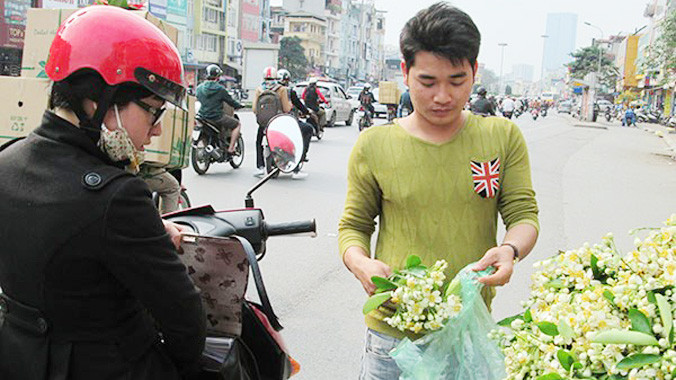 Hoa bưởi đã trở thành một nét đặc trưng của thủ đô mỗi dịp tháng ba về.