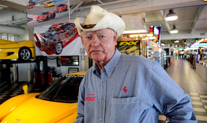 Cụ Preston Henn, người kiện Ferrari vì không được mua LaFerrari Spider. Ảnh: Autoforum.