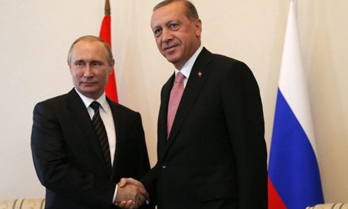 Tổng thống Nga Vladimir Putin và người đồng cấp Thổ Nhĩ Kỳ Recep Tayyip Erdogan hội đàm ngày 9/8. Ảnh: BBC.