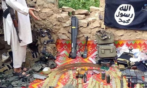 Vũ khí, trang bị của lính Mỹ rơi vào tay IS. Ảnh: BBC.