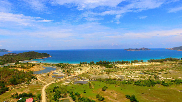 Sau 13 năm triển khai "siêu" dự án khu du lịch Bình Tiên hiện vẫn hoang tàn.