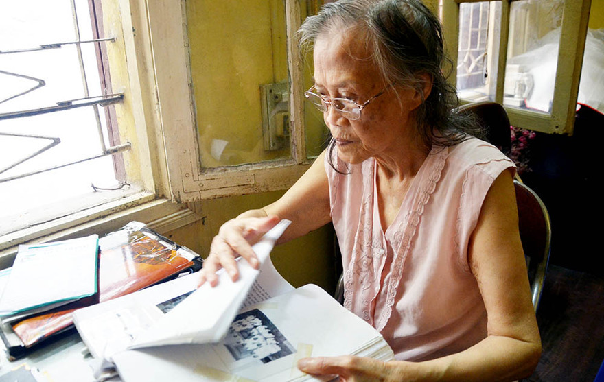 Bà Thi là một trong hai người vinh dự được kéo lá cờ Tổ quốc tại Lễ Tuyên ngôn Độc lập 1945. Ảnh: Thanh Hà.