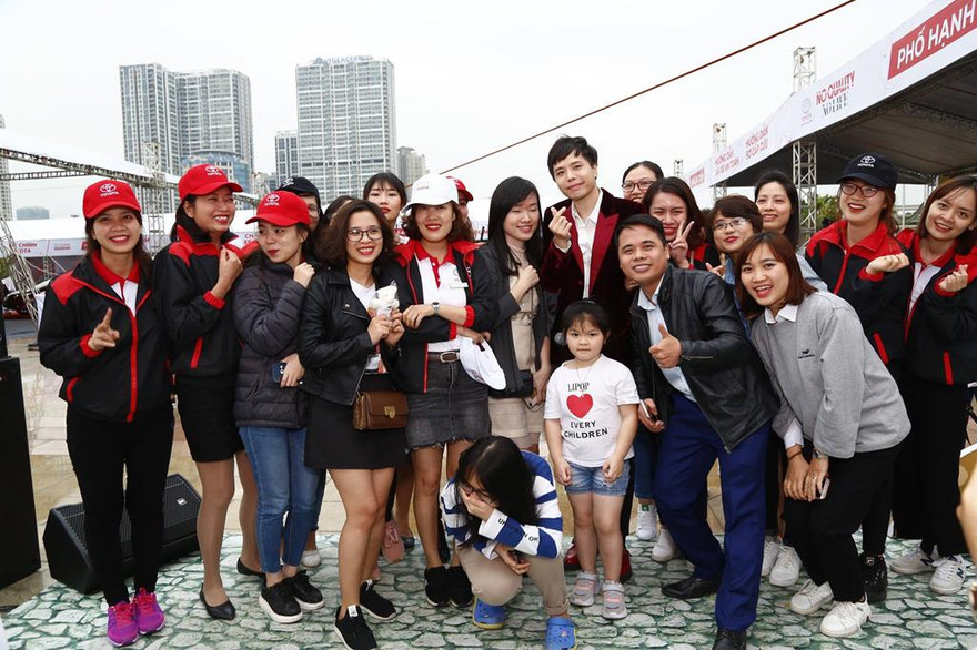 Hàng nghìn người trải nghiệm 'Chạm, thử, tin' tại Thành phố Toyota