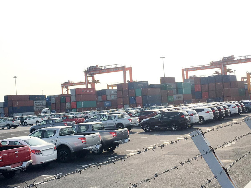 Ô tô nhập khẩu về Việt Nam chủ yếu qua cảng Hải Phòng và TP.HCM. Ảnh: Tuấn Nguyễn 