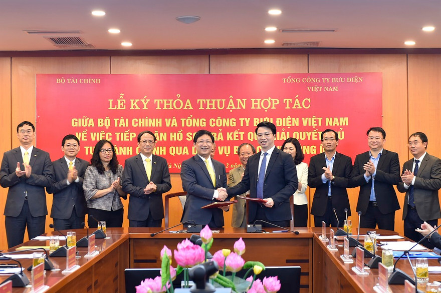 Bộ Tài chính và Tổng công ty Bưu điện Việt Nam ký kết thỏa thuận hợp tác trong tiếp nhận và trả kết quả giải quyết thủ tục hành chính