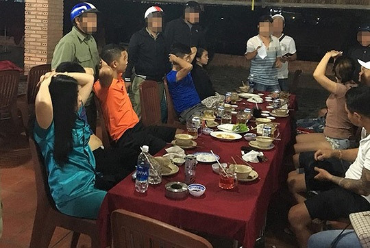 Một nhóm bắt giữ con nợ bị Công an quận 12 bắt giữ trên địa bàn TPHCM 