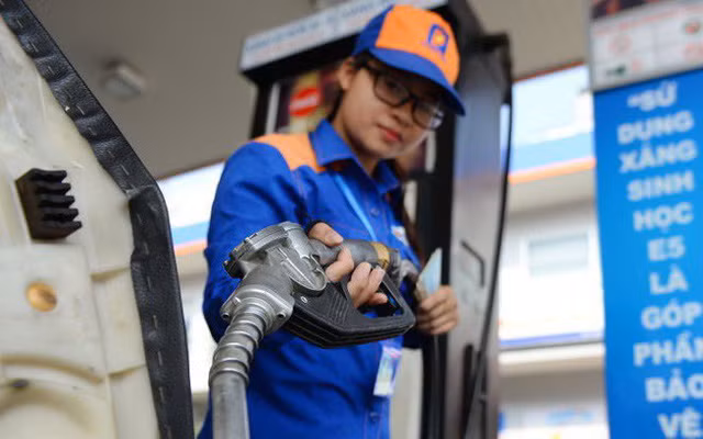 Giá xăng dầu giữ nguyên trong kỳ điều hành 18/3
