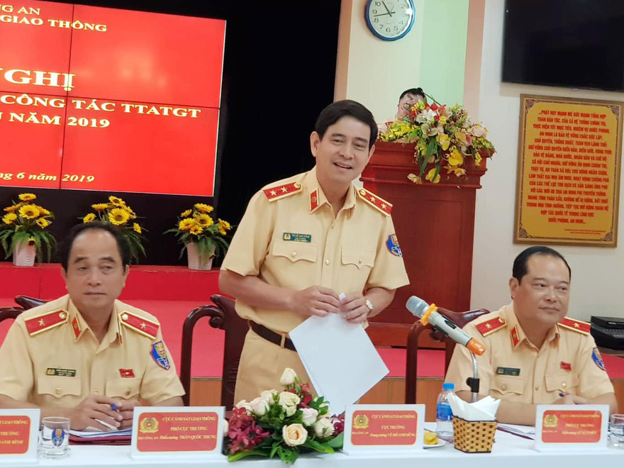  Trung tướng Vũ Đỗ Anh Dũng - Cục trưởng Cục Cảnh sát giao thông trao đổi với báo chí tại cuộc họp báo ngày 10/6