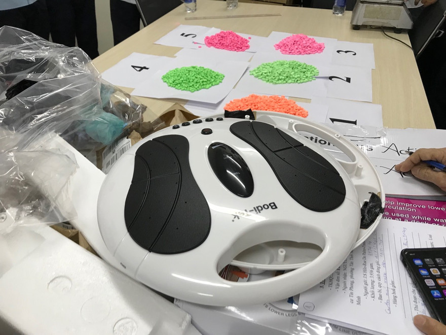 Ma túy cất giấu tinh vi trong ruột massage chân