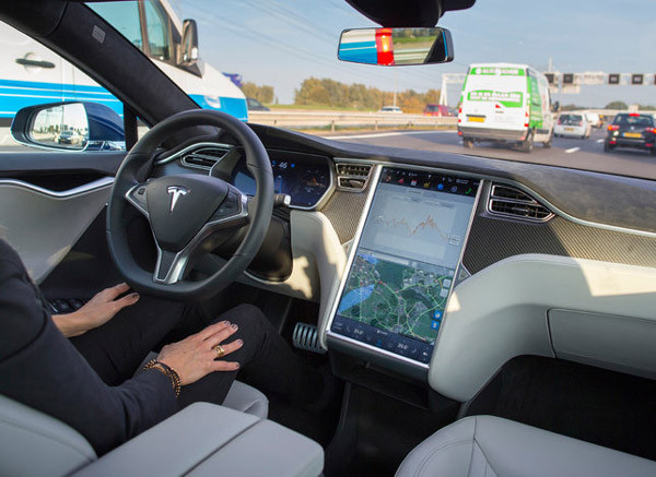 Xe hơi tự lái sắp thống trị thế giới?