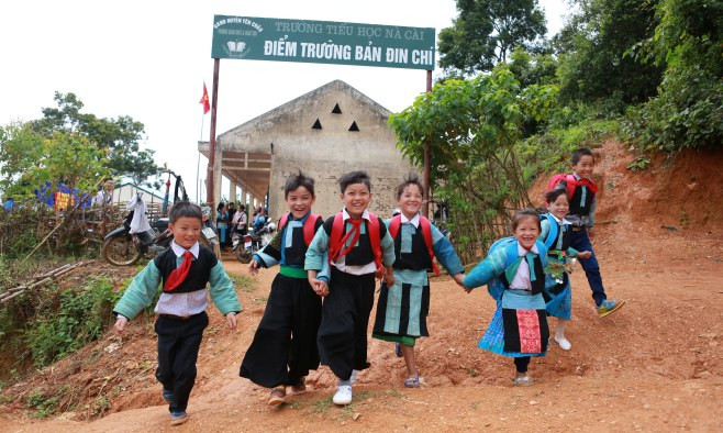 Xây lớp học, dạy chụp ảnh trên vùng cao