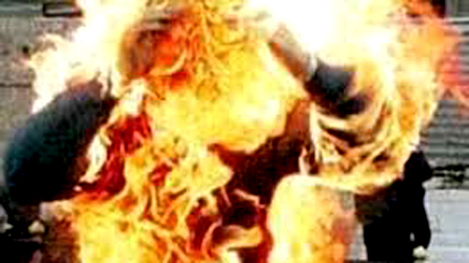 Dùng xăng đốt chết em ruột để... doạ