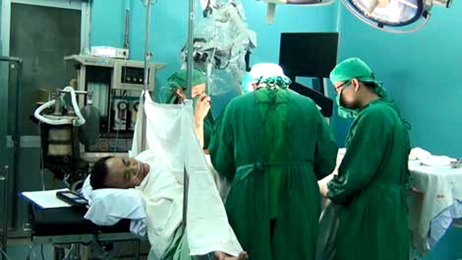 Phẫu thuật nạo hút silicon, cắt mô hoại tử và tạo hình dương vật