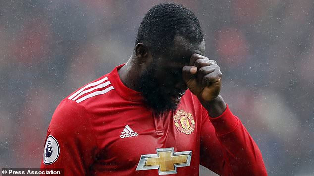 HLV Mourinho không hài lòng vì thái độ CĐV MU với Lukaku.