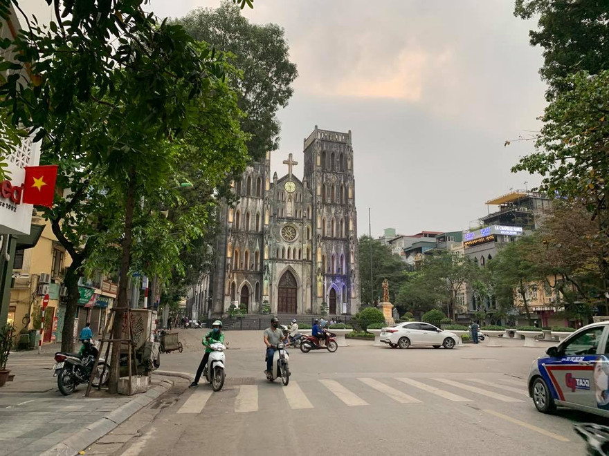 Hà Nội 'rà từng ngõ, gõ từng nhà' đề nghị ngừng kinh doanh