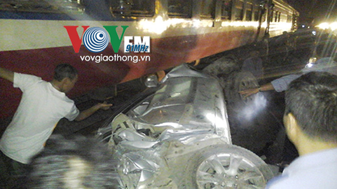 Chiếc xe bị biến dạng hoàn toàn.