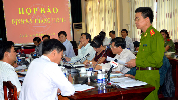 Đại tá Phạm Minh Thắng hứa sẽ xem xét chấn chỉnh sự việc.