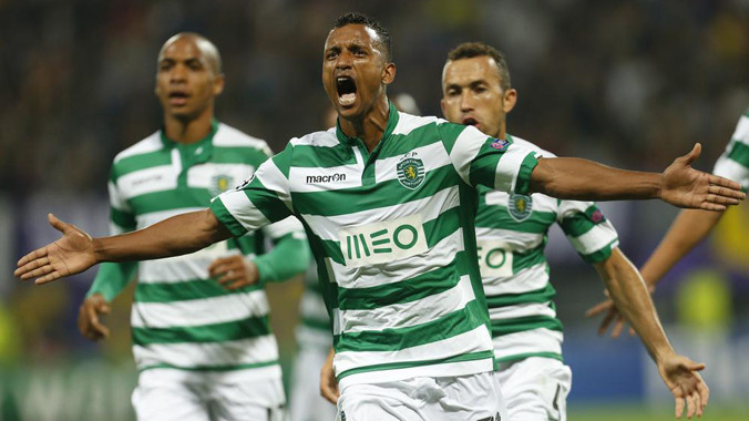 Nani đang ở thế tiến thoái lưỡng nan.