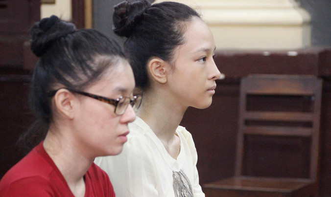 Hai bị cáo tại tòa chiều 22/6. Ảnh: Tân Châu.