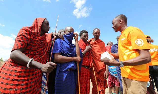 Sau 3 tháng khai trương, Halotel (thương hiệu của Viettel tại Tanzania) đã có hơn 1 triệu khách hàng dùng di động. Đây là tốc độ phát triển khách hàng nhanh nhất trong lịch sử đầu tư nước ngoài của Viettel. Ảnh: Nguyễn Hà.