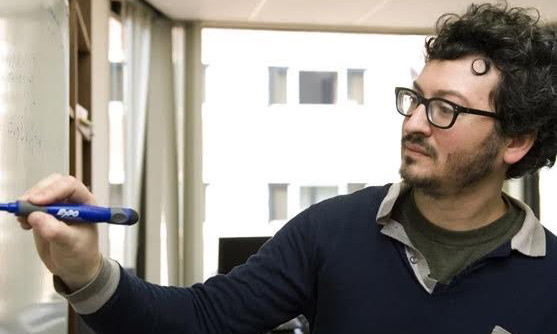 Giáo sư kinh tế Guido Menzio thuộc Đại học Pennsylvania. Ảnh: AP.